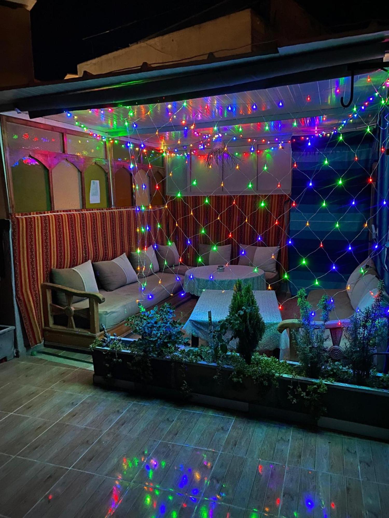 Hostel Mira *